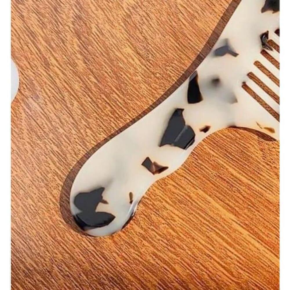 Hair Comb In Beige Marble Pattern - Picture 3 of 6